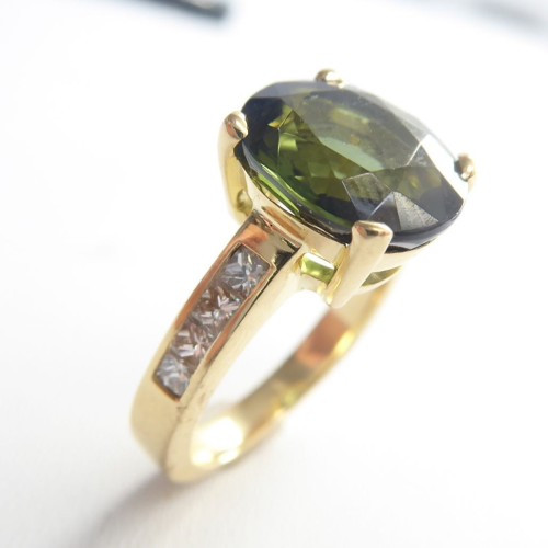 Upcycled 18ct gold Ring with Green Tourmaline and Diamonds